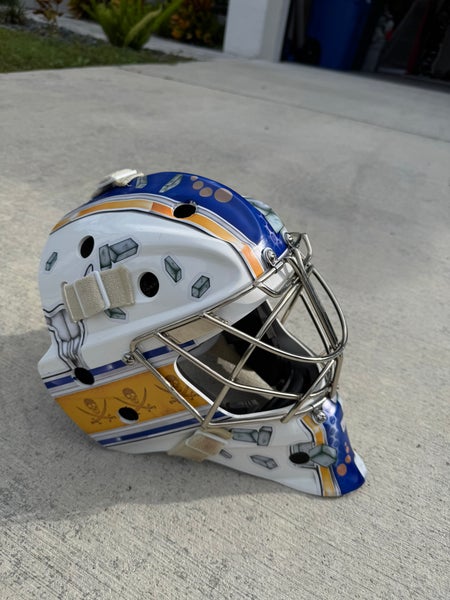 Senior Med-Large 2022 Bauer 930 Goalie Mask (Used)