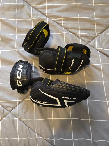 Junior Medium CCM Vector Elbow Pads (Used)