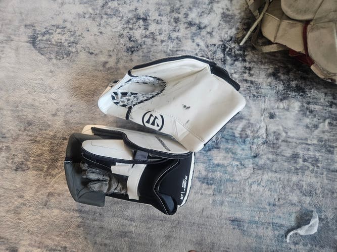 Warrior RG6+ Junior Glove & Blocker – Barely Broken In
