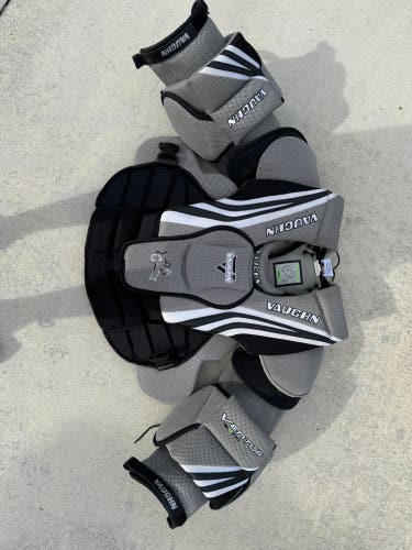 Small Senior Vaughn Ventus SLR Pro Goalie Chest Protector (Used)