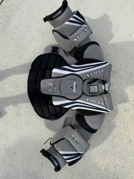 Small Senior Vaughn Ventus SLR Pro Goalie Chest Protector (Used)