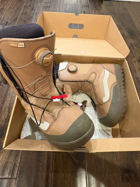 Size M 8.0 (W 9.0) Vans Aura pro Snowboard Boots (Used)