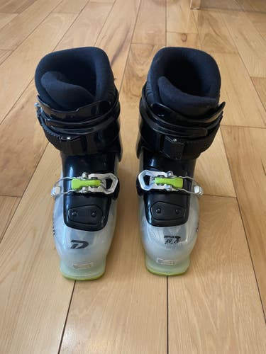 Mondo 21 & 21.5 Unisex Dalbello All Mountain Menace 2 Ski Boots (Used)