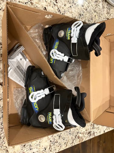 Mondo 19 & 19.5 Kid's Salomon T2 RT Ski Boots (Used)