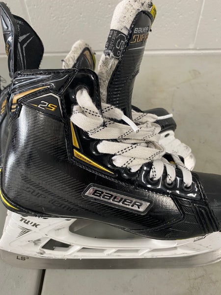 Bauer Supreme 2S Hockey Skates Regular Width 5 (Used)
