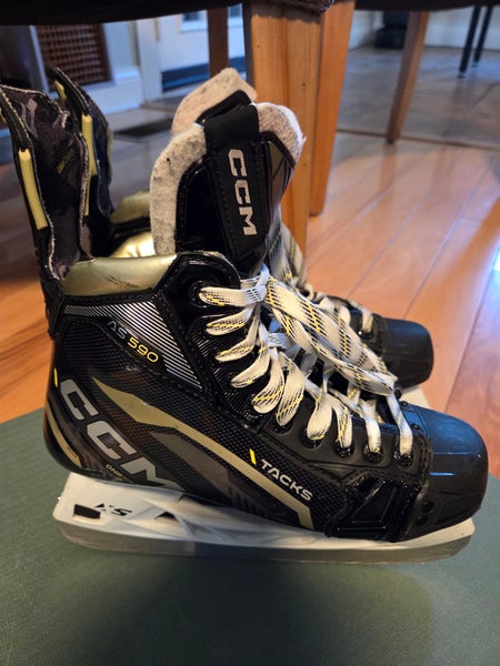 CCM Tacks AS-590 Hockey Skates Regular Width 8 (Used)