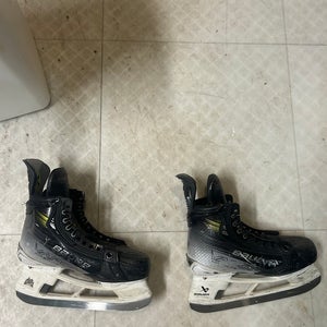 2023 Bauer Vapor Hyperlite 2 Hockey Skates 5.5 (Used)