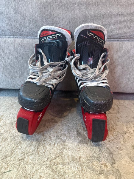2021 Bauer Vapor 3X Hockey Skates Regular Width Size 2.5 (Used)