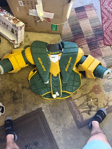 Medium Bauer Pro Series Goalie Chest Protector (Used)