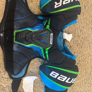 Small Junior Bauer X Shoulder Pads (Used)