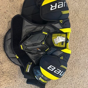 Medium Intermediate Bauer Supreme Mach Shoulder Pads (Used) - Like New