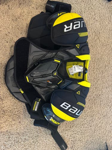 Medium Intermediate Bauer Supreme Mach Shoulder Pads (Used) - Like New