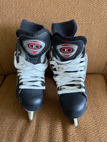 Easton Synergy 500 Hockey Skates Regular Width 9 (Used)