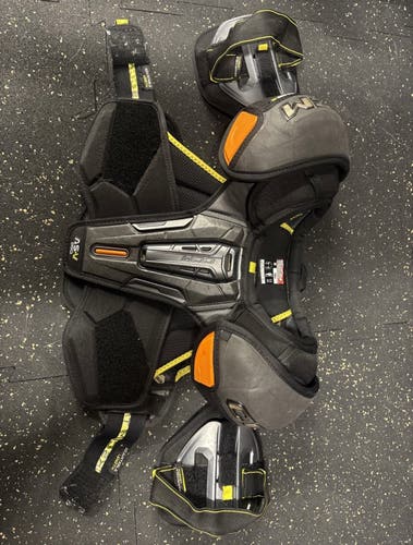 Men's Small Senior CCM Tacks AS-V Pro Shoulder Pads (Used)