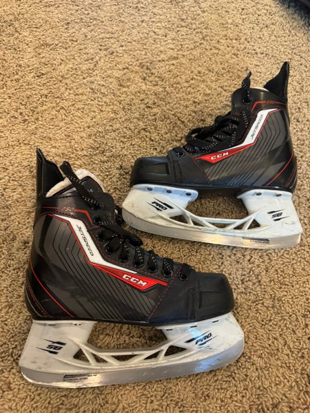 2015 CCM JetSpeed 250 Hockey Skates Size 2 (Used)