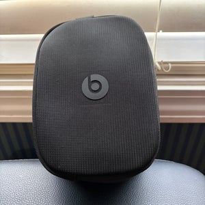 Beats Solo 4 Wireless Bluetooth On-Ear Headphones, Matte Black (Used)