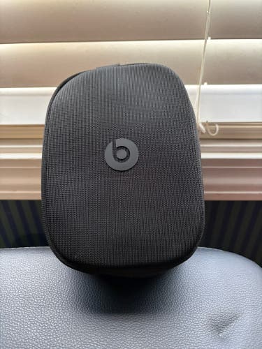 Beats Solo 4 Wireless Bluetooth On-Ear Headphones, Matte Black (Used)
