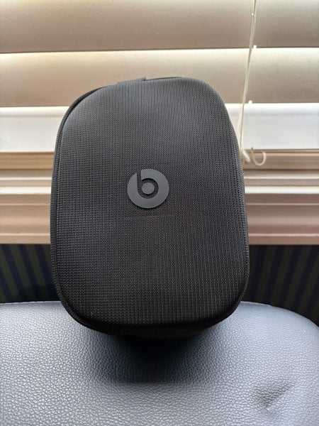 Beats Solo 4 Wireless Bluetooth On-Ear Headphones, Matte Black (Used)