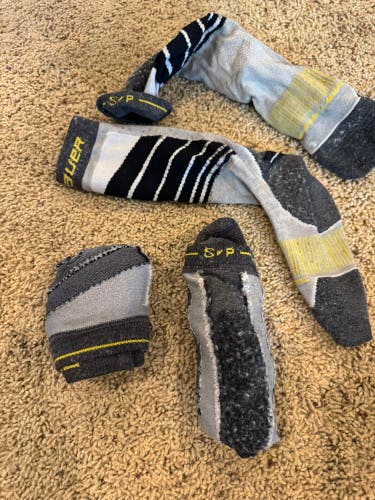 Gray Unisex Small Adult Bauer Skate Socks (Used)