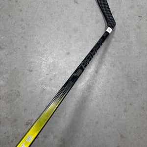 70 Flex P92 Senior Bauer Vapor Hyperlite 2 Left Hand Hockey Stick Pro Stock NHL (Used)