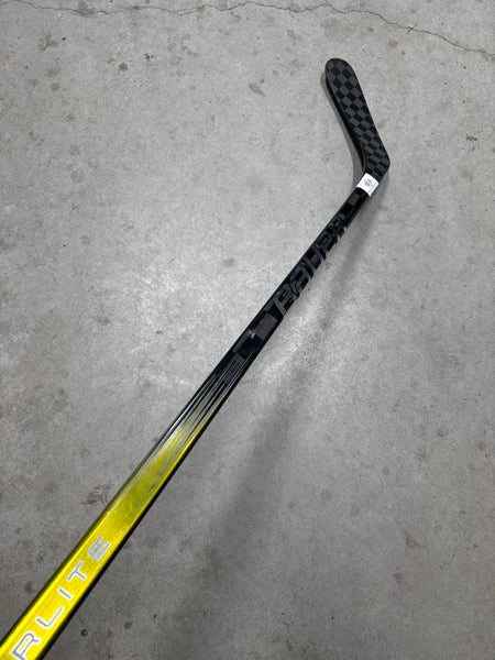 77 Flex P92 Senior Bauer Vapor Hyperlite 2 Left Hand Hockey Stick Pro Stock NHL (Used)