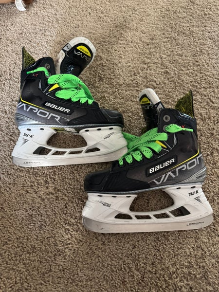2021 Bauer Vapor 3X Hockey Skates Regular Width Size 2 (Used)
