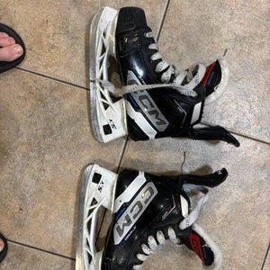 2023 CCM JetSpeed FT680 Hockey Skates Size 2 (Used)