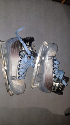Bauer Vapor XIV Hockey Goalie Skates Regular Width Size 3 (Used)