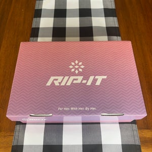 Rip-IT White Women's Size M 7.5 (W 8.5) Low Top Molded Cleats (New)