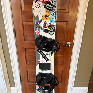 154 cm Dukes snowboard with Burton bindings