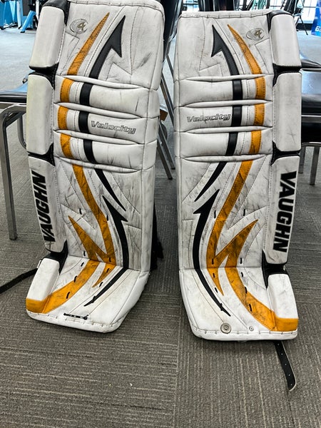 32" Vaughn Velocity V4 Goalie Leg Pads (Used)