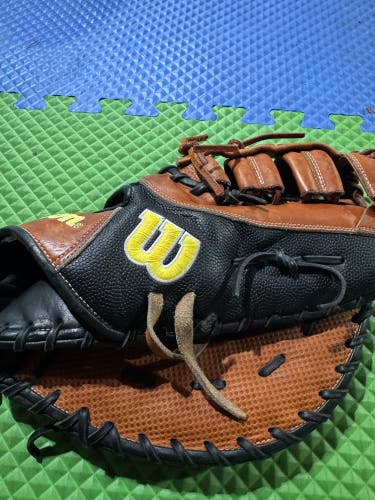 Wilson A2000 RH First Base Baseball Glove 12.5" (Used)