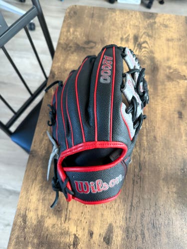 2023 Wilson A2000 RH Infield Baseball Glove 11.75" (Used)