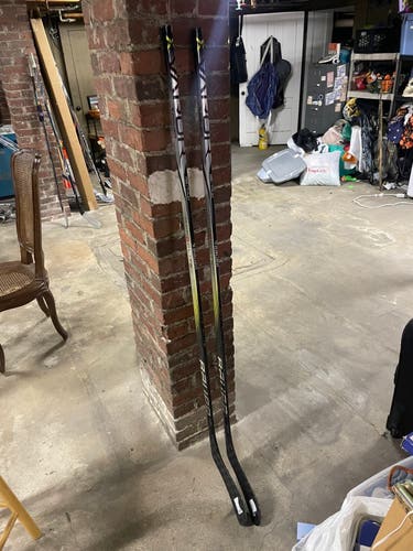 Senior Bauer Vapor Hyperlite 2 Left Hand Hockey Stick P28 77 Flex (Used)