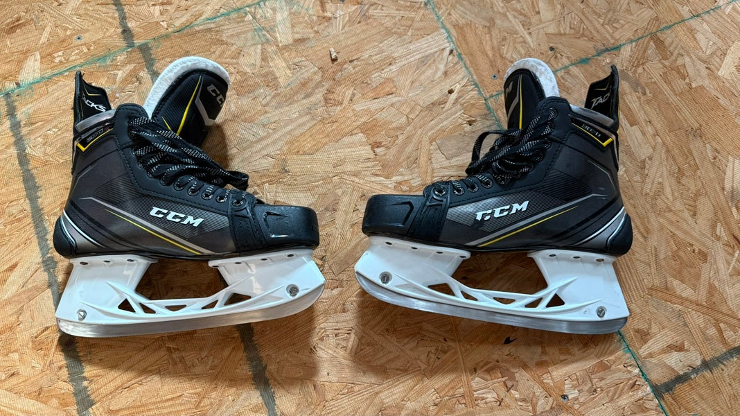2018 CCM Tacks 9070 Hockey Skates Regular Width 10.5 (Used)