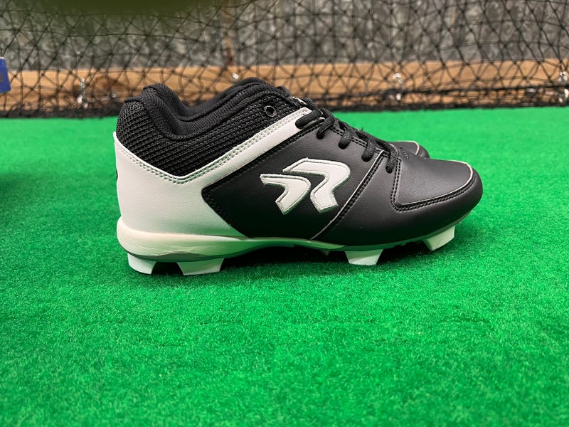 Black Ringor Molded Softball Cleats size W 8.5 (New)