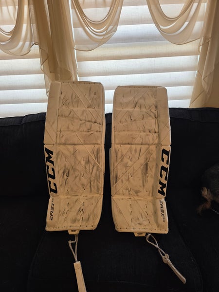 32" CCM Extreme Flex 5.5 Goalie Leg Pads (Used)