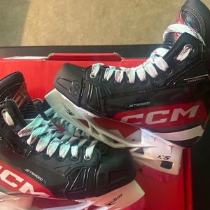 New Intermediate  CCM Regular Width 4 JetSpeed Control Hockey Skates