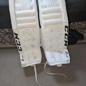 34" CCM Extreme Flex 4.9 Goalie Leg Pads (Used)