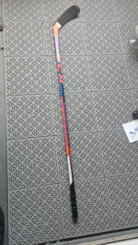 Intermediate CCM Right Handed Hockey Stick P28 50 Flex