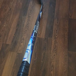 Junior Bauer Vapor FlyLite Right Handed Hockey Stick P28 50 Flex Pro Stock (Used)