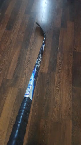 Junior Bauer Vapor FlyLite Right Handed Hockey Stick P28 50 Flex Pro Stock (Used)