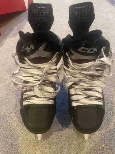 2025 CCM Classic SE Hockey Skates Wide Width 6 (Used)