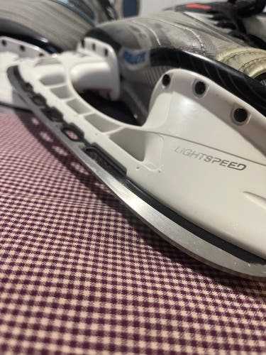 2003 Bauer Vapor SFL XX Hockey Skates Extra Wide Width 9.5 EE (Used)