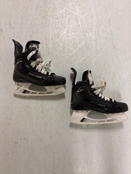 2022 Bauer Supreme Mach Hockey Skates Regular Width 7.5 (Used)