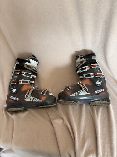 Mondo 27 & 27.5 Unisex Tecnica +10 Ski Boots (Used)