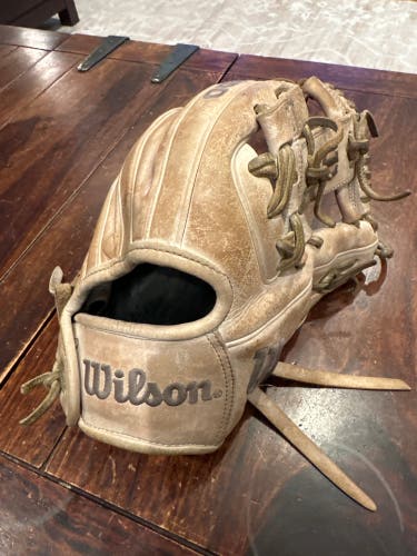 Wilson A2000 DP Fit (RH) Infield Baseball Glove 11.5" (Used)