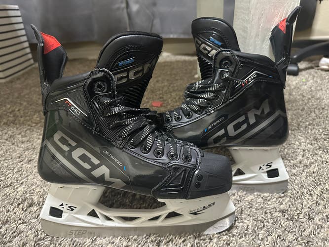 2023 CCM JetSpeed FT690 Hockey Skates Regular Width 6.5 (Used)