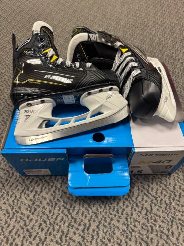 Bauer Supreme M40 Hockey Skates Regular Width Size 1.5 (New)
