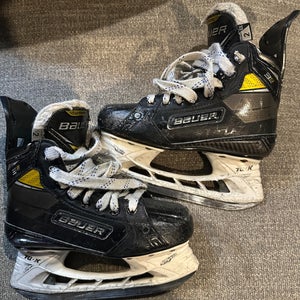 Bauer Supreme 3S Pro Junior Size 2 Hockey Skates Extra Wide Width(EE)